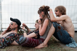 Making-dreadlocks-at-25th-PolandRock-festival-Kostrzyn-20190801