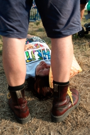 A-participant-of-25th-PolandRock-festival-dressed-up-in-T-shirt-quot;Hejt-mi-nie-graquot;-Kostrzyn-2