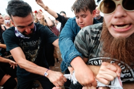 Boys-fighting-for-shirt-of-Keith-quot;Monkyquot;-Warren-during-the-concert-of-the-Adicts-at-25th-Po