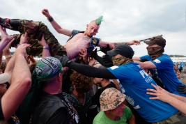 Publicznosć-podczas-koncertu-Moskwy-na-25-festiwalu-PolandRock-2019-Kostrzyn-20190802