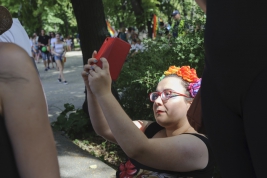 Salfie-with-rainbow-wreath-at-Equality-Parade-in-Warsaw-20180609