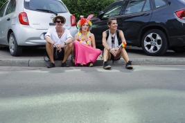 People-watching-Equality-Parade-in-Warsaw-20180609