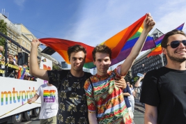 Boys-with-rainbow-flag-at-Equality-Parade-in-Warsaw-20180609
