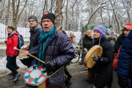 Manifestanci-z-bebnami-podczas-manifestacji-w-obronie-Puszczy-Bialowieskiej-w-Warszawie-20160118