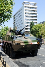 Transporter-w-al-Ujazdowskich-w-Warszawie,-przed-defilada-z-okazji-Świeta-Wojska-Polskiego