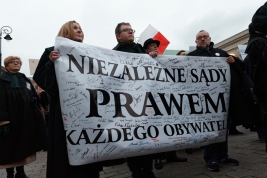 Manifestacja-srodowisk-prawniczych-przeciwko-tzw-ustawie-kagancowej-Marsz-1000-tog-Warszawa-2011-01-