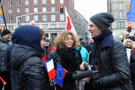 Aktorka-Anna-Romantowska-podczas-manifestacji-w-obronie-wolnosci-mediow-w-Warszawie-20160109