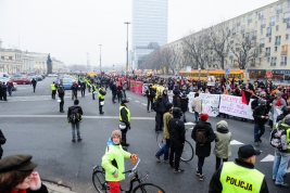 Manifestacja-antyfaszystowska-w-Warszawie-Plac-Bankowy-Warszawa-20151107