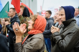 Uczestnicy-manifestacji-antyimigracyjnej-w-Warszawie-12092015