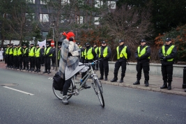 Manifestacja-KOD-w-Warszawie-przed-gmachem-Sejmu-20161218