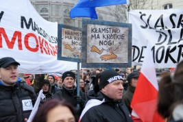 Manifestacja-Komitetu-Obrony-Demokracji-w-Warszawie-20151212