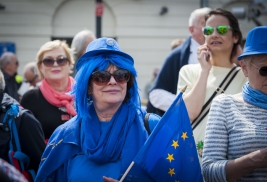 Uczestniczka-marszu-Polska-w-Europie-Warszawa-20190518