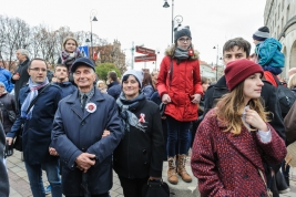 Uczestnicy-obchodow-Narodowego-Świeta-Niepodleglosci-Polski-na-Krakowskim-Przedmiesciu-w-Warszawie-