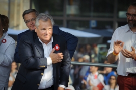 Presidents-Aleksander-KwaÅniewski-and-BronisÅaw-Komorowski-with-Mateusz-Kijowski-at-March-of-f