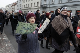 Czarny-protest-kobiet,-przeciwko-zaostrzeniu-prawa-anty-aborcyjnego-Warszawa-20180323