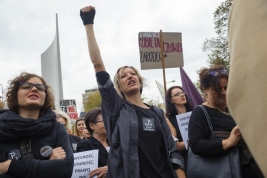 Czarny-prostest-przeciwko-zaostrzeniu-ustawy-any-aborcyjnej-w-Warszawie-20161001