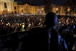 Protest-Lancuch-Światla-przeciwko-zmianom-w-polskim-prawie-o-sadach-Warszawa-20170716