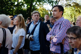 Profesor-Leszek-Balcerowicz-na-manifestacji-w-obronie-Sadu-Najwyzszego-przed-Senatem-RP-Warszawa-201