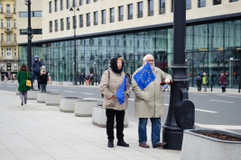 Na-drodze-manifestacji-Kochamy-Cie-Europo-w-Warszawie-20170325