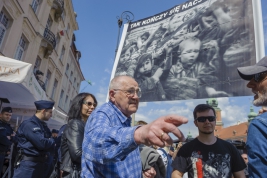 Dyskusja-z-kontrmanifestantami-podczas-manifestacji-grup-narodowych-w-Warszawie-20190501