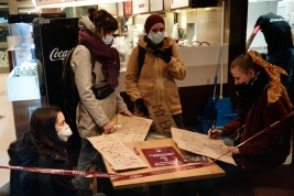 Protest-kobiet-po-wyroku-Trybunalu-Konstytucyjnego-wskazujacego-na-niezgodnosć-aborcji-z-Konstytucj