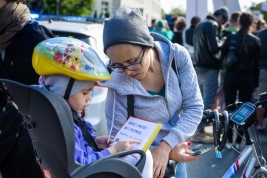 Matka-z-corka-na-manifestacji-Ratujmy-Kobiety-przeciw-zaostrzeniu-prawa-anty-aborcyjnego-Warszawa-20