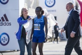 Beatrice-Cherop-after-crossing-the-finish-line-of-40th-PZU-Warsaw-Marathon-20180930